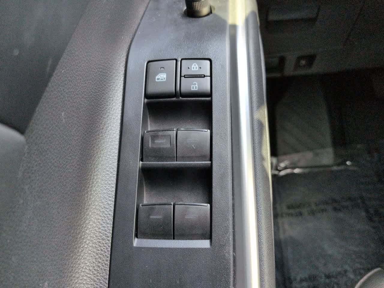 Certified 2021 Toyota Highlander XLE FWD image 24