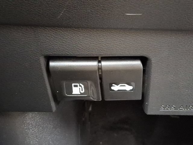 Used 2019 Nissan Kicks SR w/ SR Premium Package FWD image 27