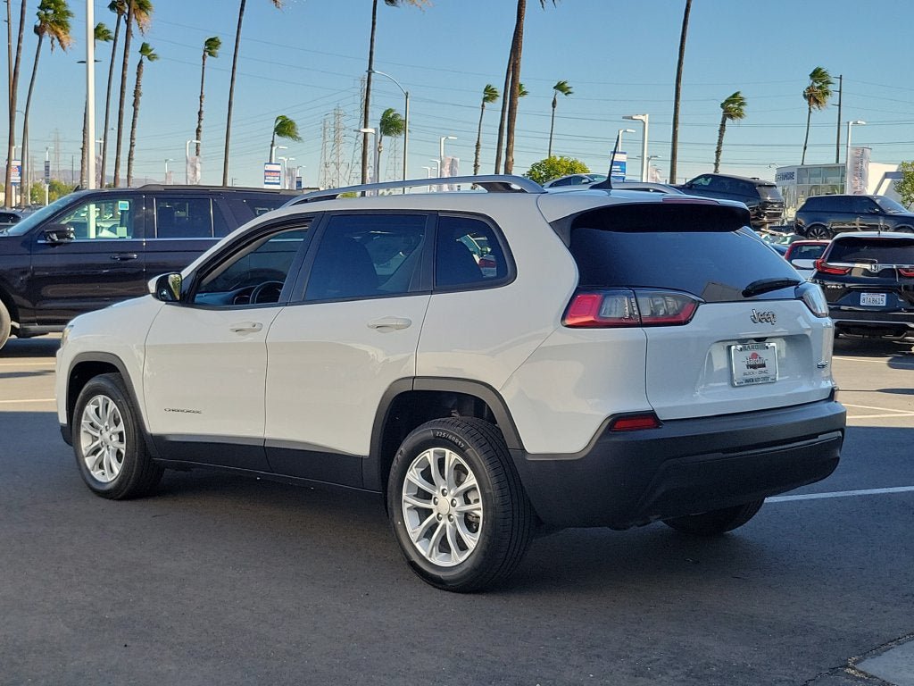 Used 2020 Jeep Cherokee Latitude FWD image 3