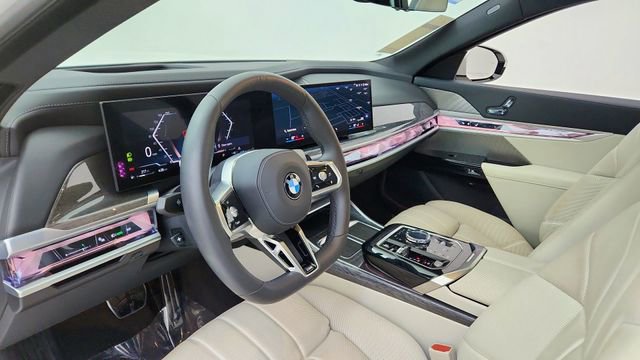 Used 2025 BMW 740i xDrive image 18