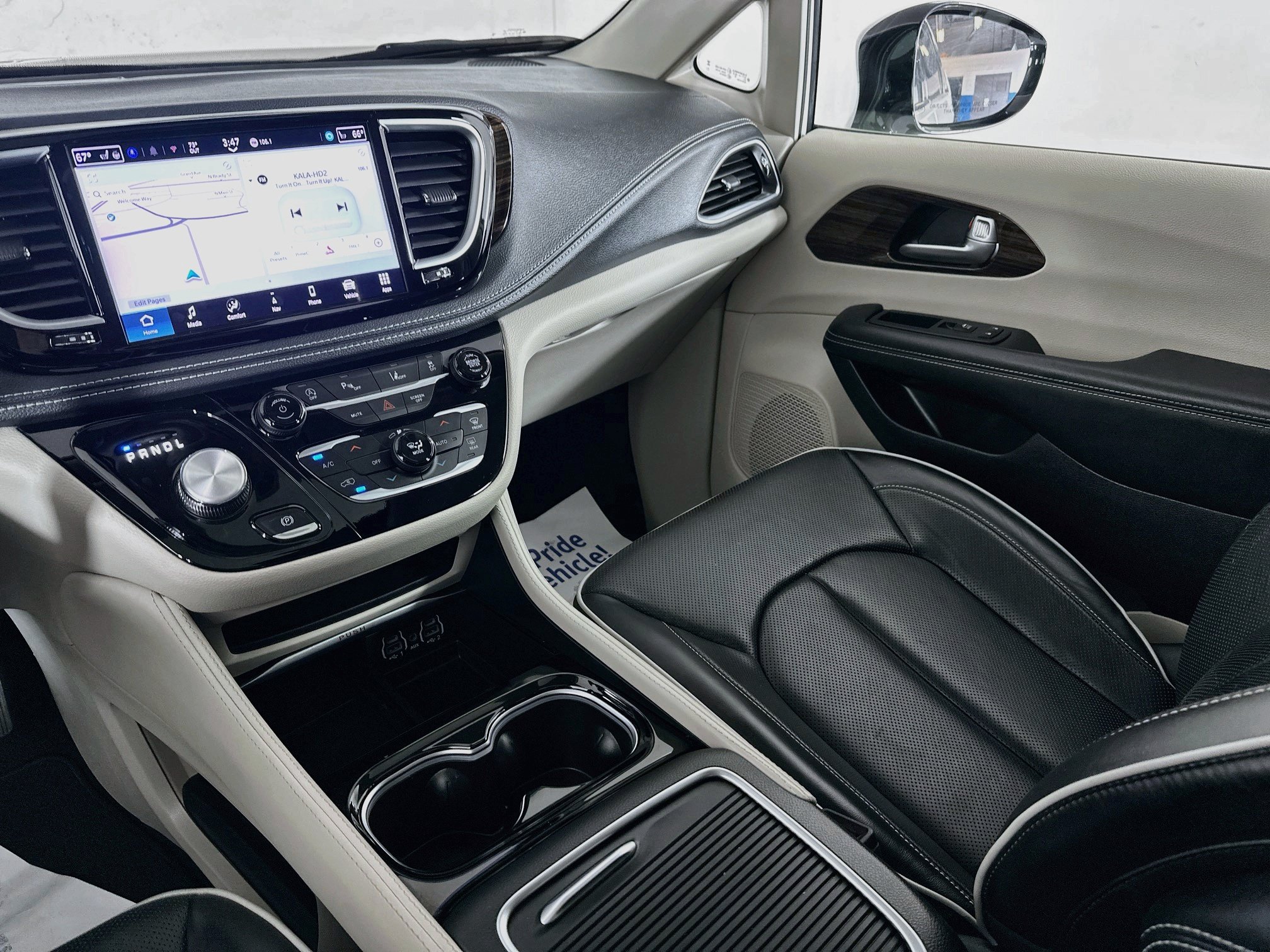 Used 2024 Chrysler Pacifica Limited FWD image 23
