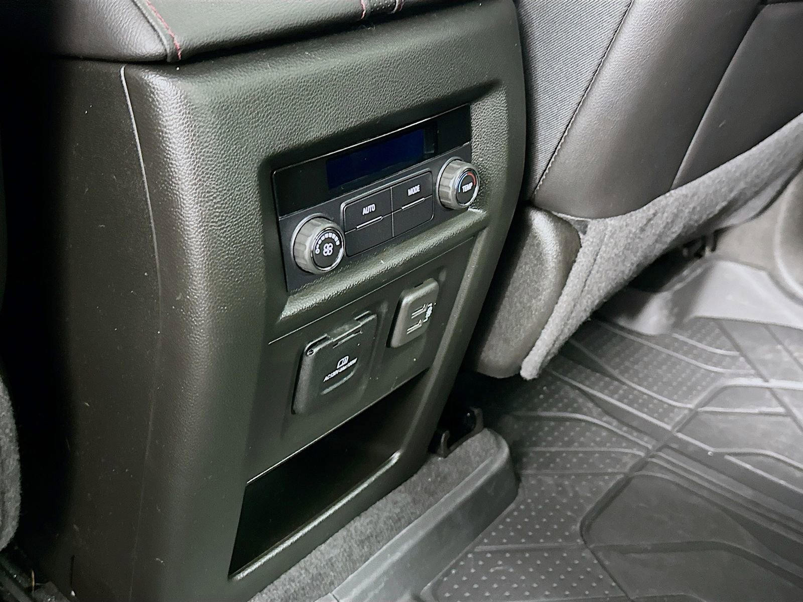 Used 2023 Chevrolet Traverse RS w/ LPO, Floor Liner Package image 28