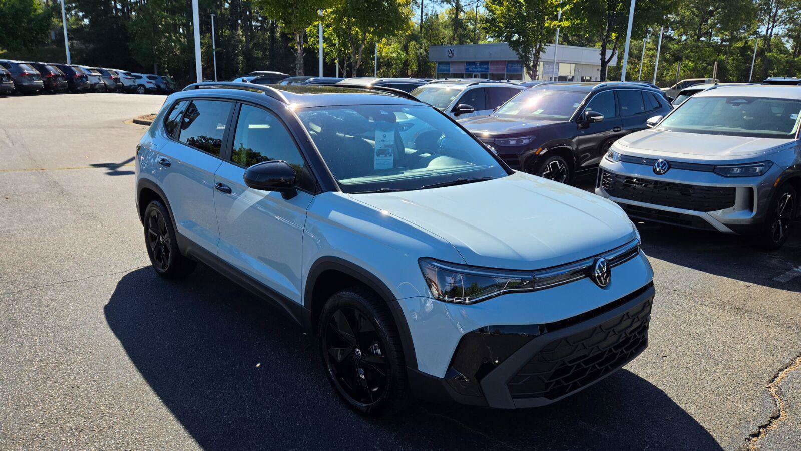 New 2027 Volkswagen Taos SE FWD image 7