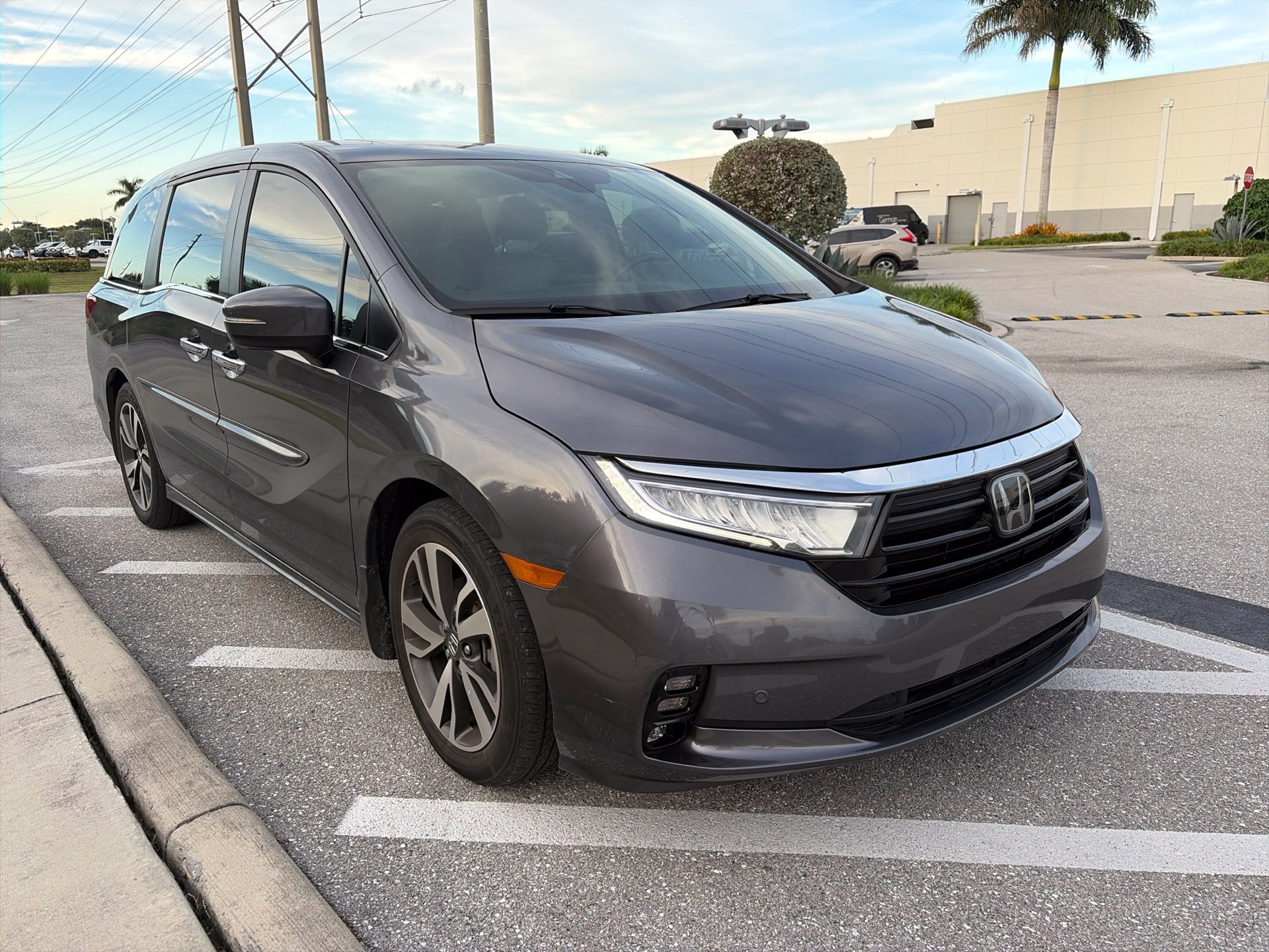 Used 2024 Honda Odyssey Touring image 3