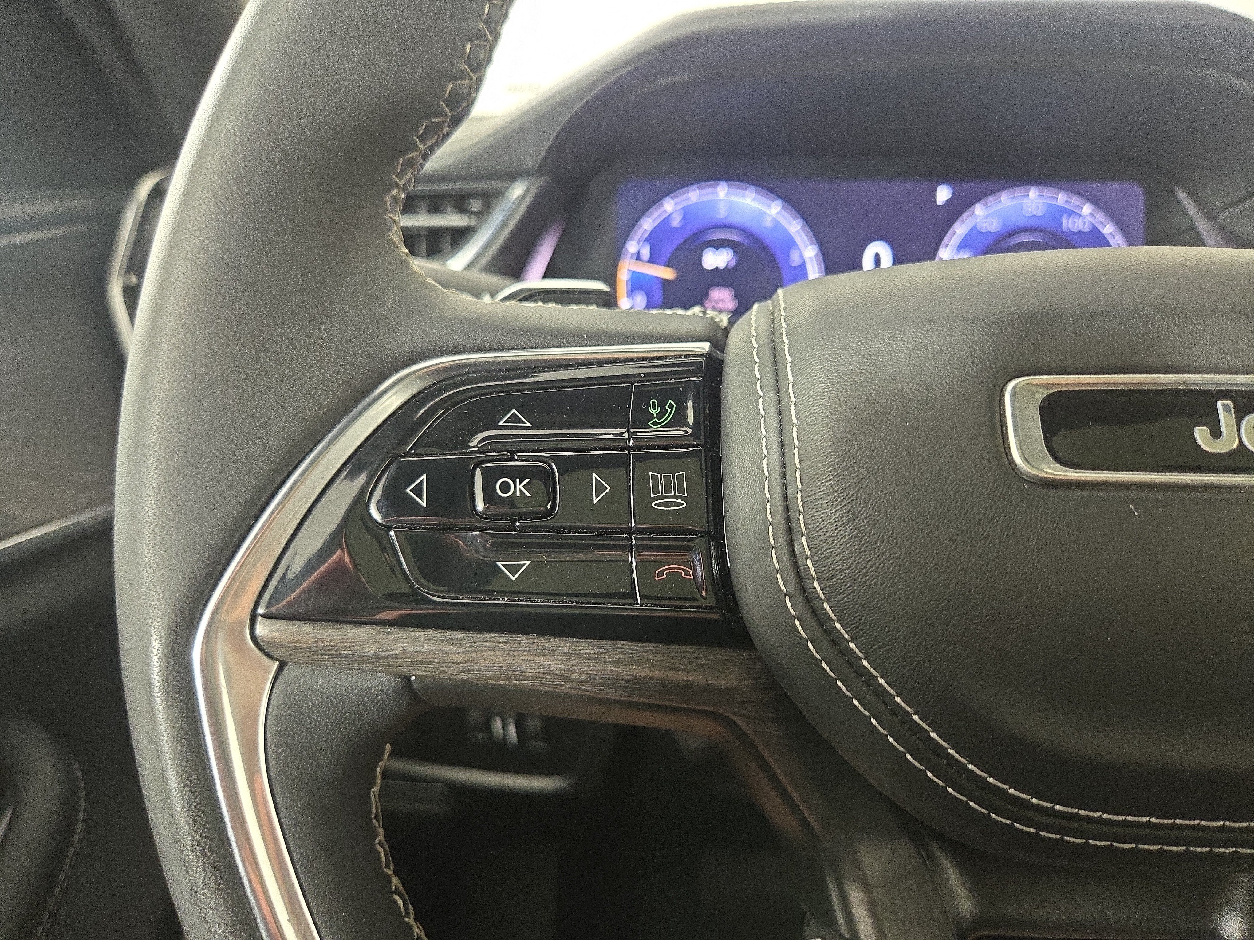 Used 2023 Jeep Grand Cherokee L Overland AWD/4WD image 17