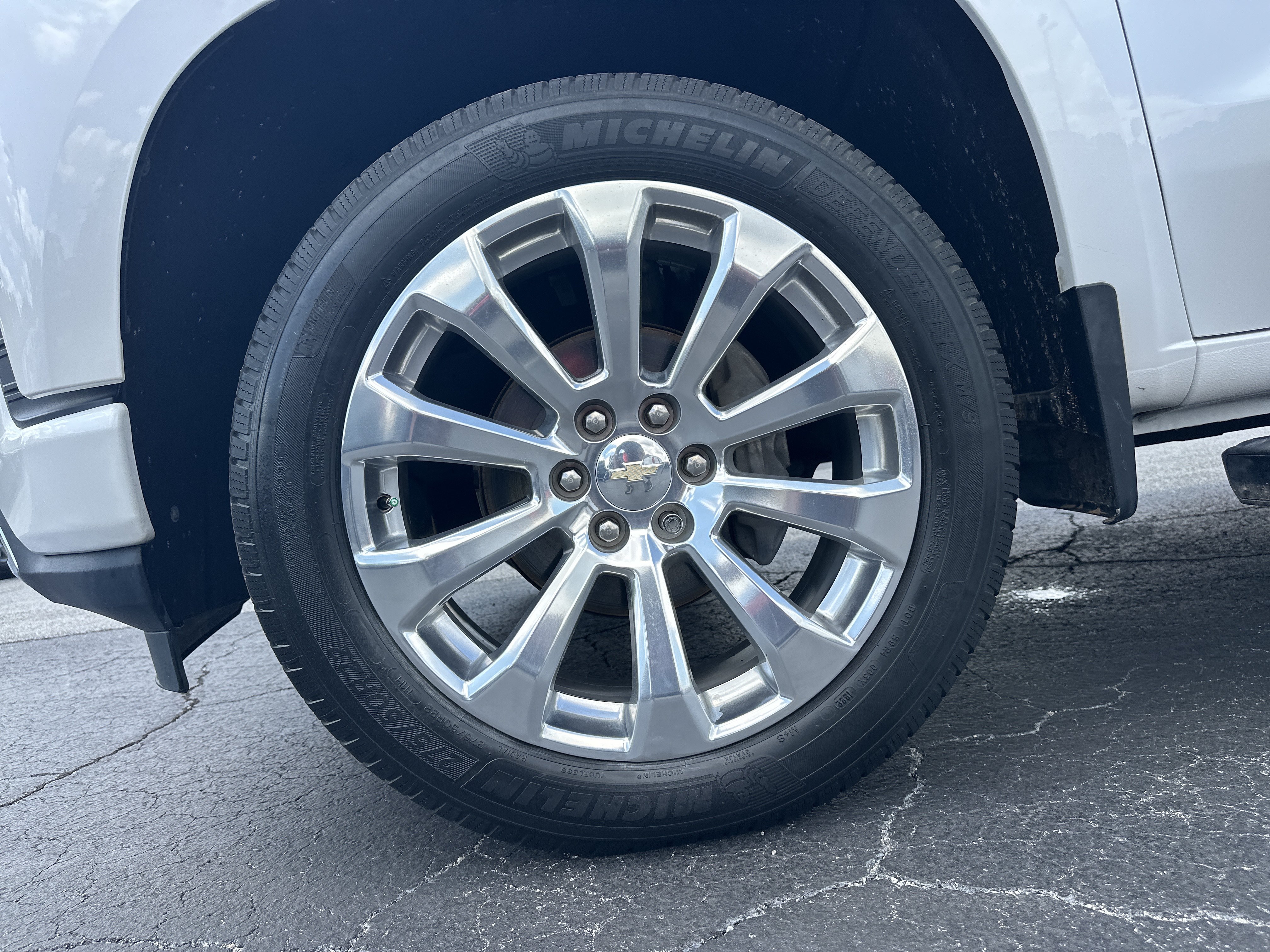 Used 2019 Chevrolet Silverado 1500 High Country w/ Technology Package AWD/4WD image 12
