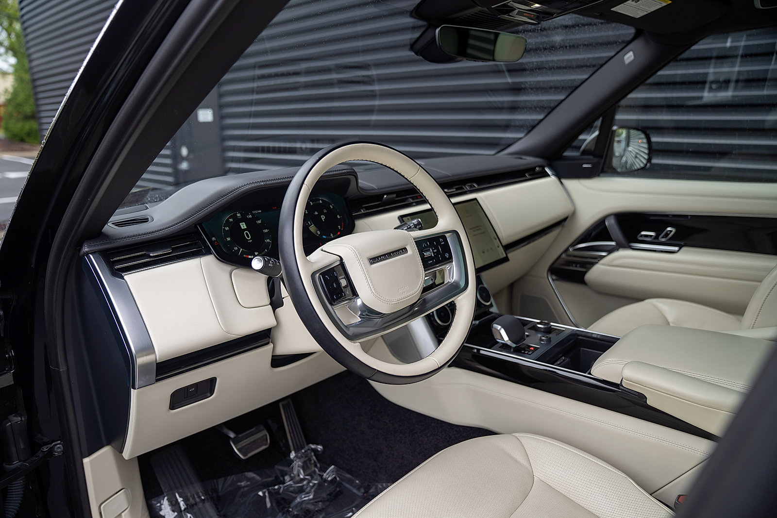 Used 2023 Land Rover Range Rover SE AWD/4WD image 4
