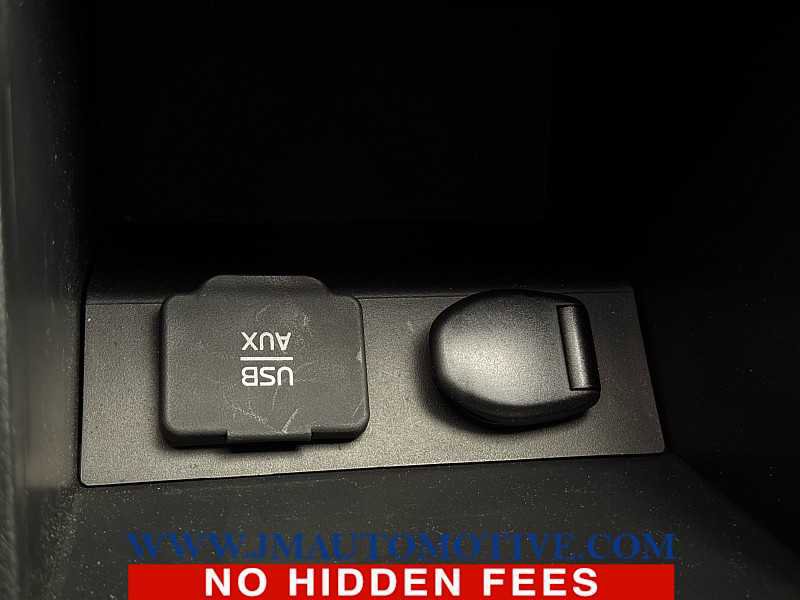 Used 2015 Nissan Sentra SV FWD image 38