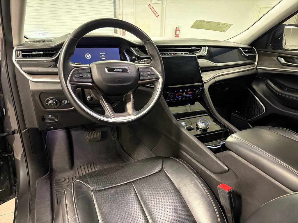 Used 2022 Jeep Grand Cherokee Limited w/ Luxury Tech Group II AWD/4WD image 28