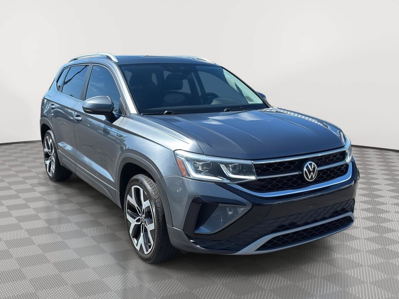 Used 2022 Volkswagen Taos SEL AWD/4WD image 3