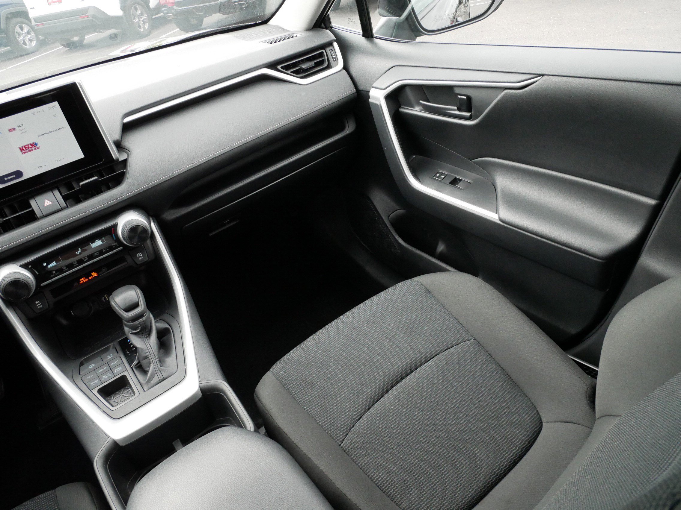 Used 2024 Toyota RAV4 LE AWD/4WD image 11