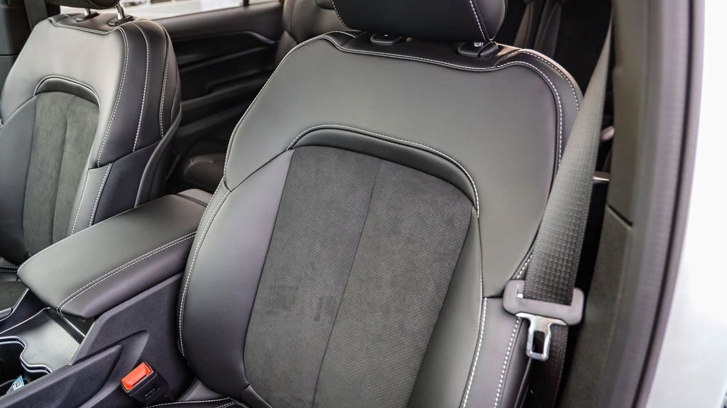 New 2025 Jeep Grand Cherokee L Altitude image 27