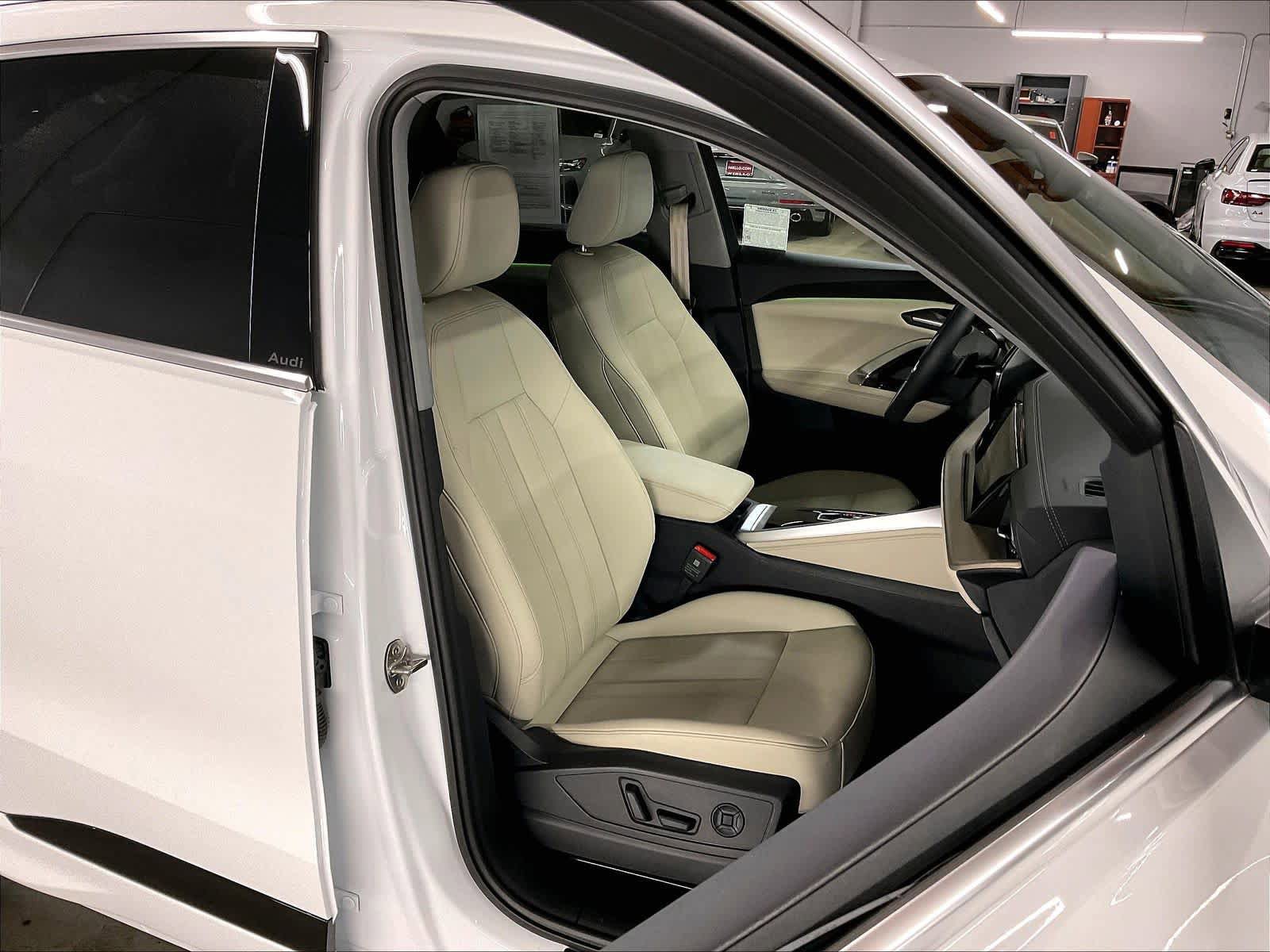 Certified 2025 Audi Q5 Premium w/ Convenience Package AWD/4WD image 9