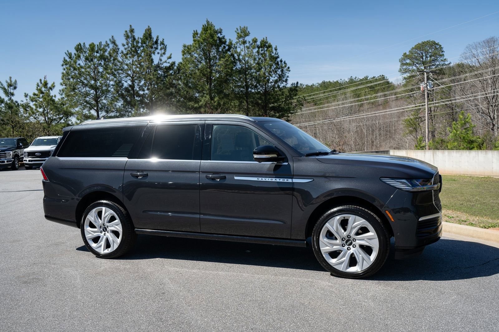 Used 2025 Lincoln Navigator L Reserve image 22