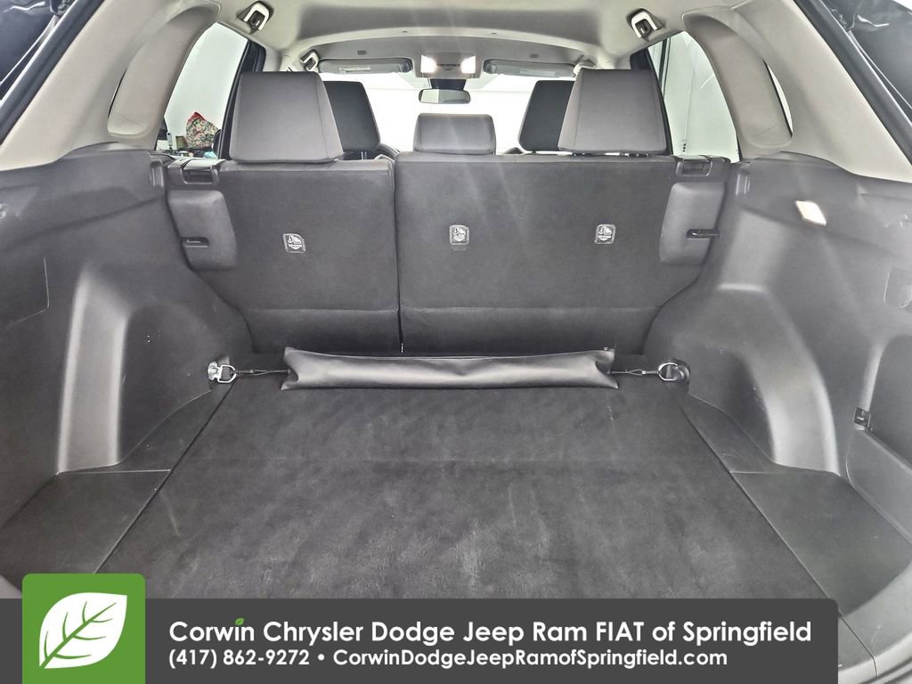 Used 2025 Toyota RAV4 XLE image 32