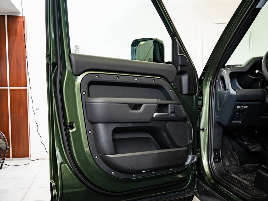 New 2026 Land Rover Defender 110 X-Dynamic SE image 23