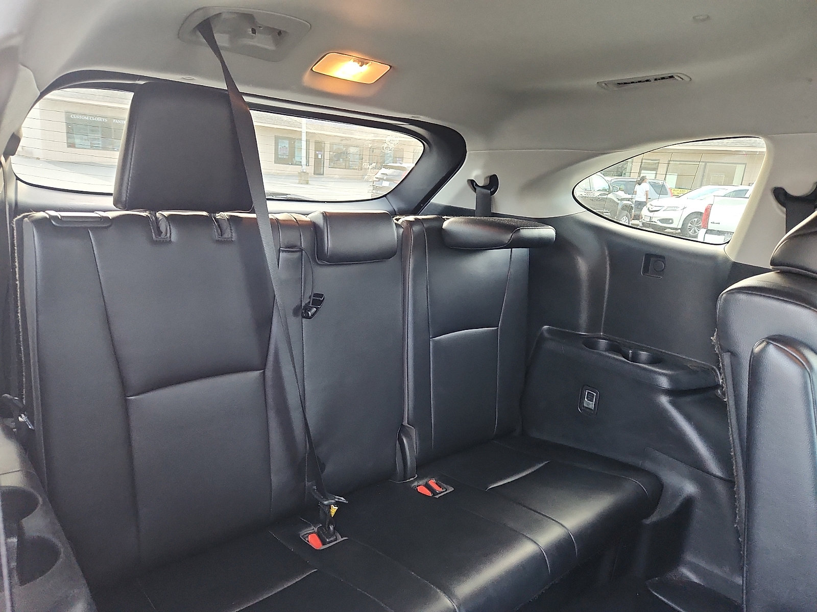 Used 2021 Toyota Highlander XLE AWD/4WD image 29