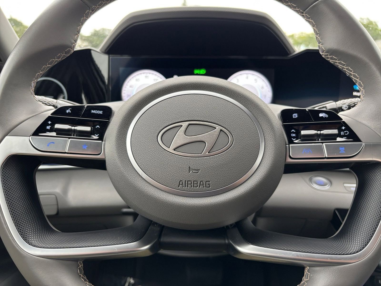 Used 2025 Hyundai Elantra SEL FWD image 28