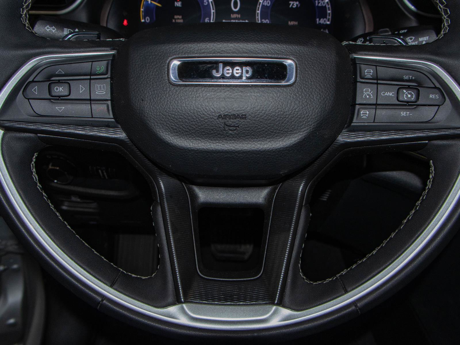 Used 2025 Jeep Grand Cherokee Altitude AWD/4WD image 11