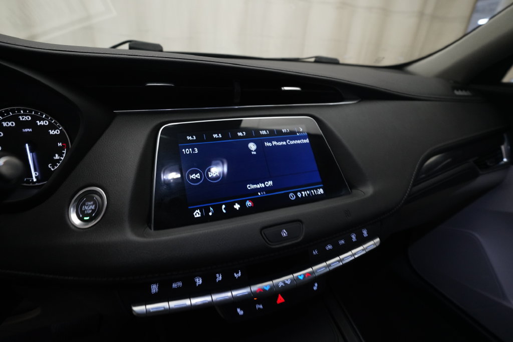 Used 2020 Cadillac XT4 Luxury w/ Cold Weather Package AWD/4WD image 6