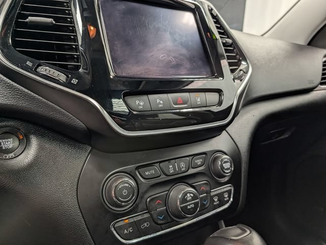 Used 2019 Jeep Cherokee Limited w/ Luxury Group AWD/4WD image 23