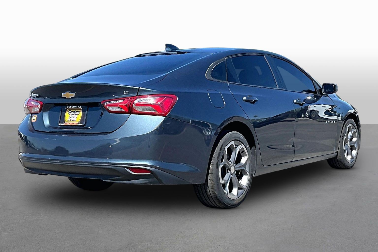 Used 2020 Chevrolet Malibu LT FWD image 2