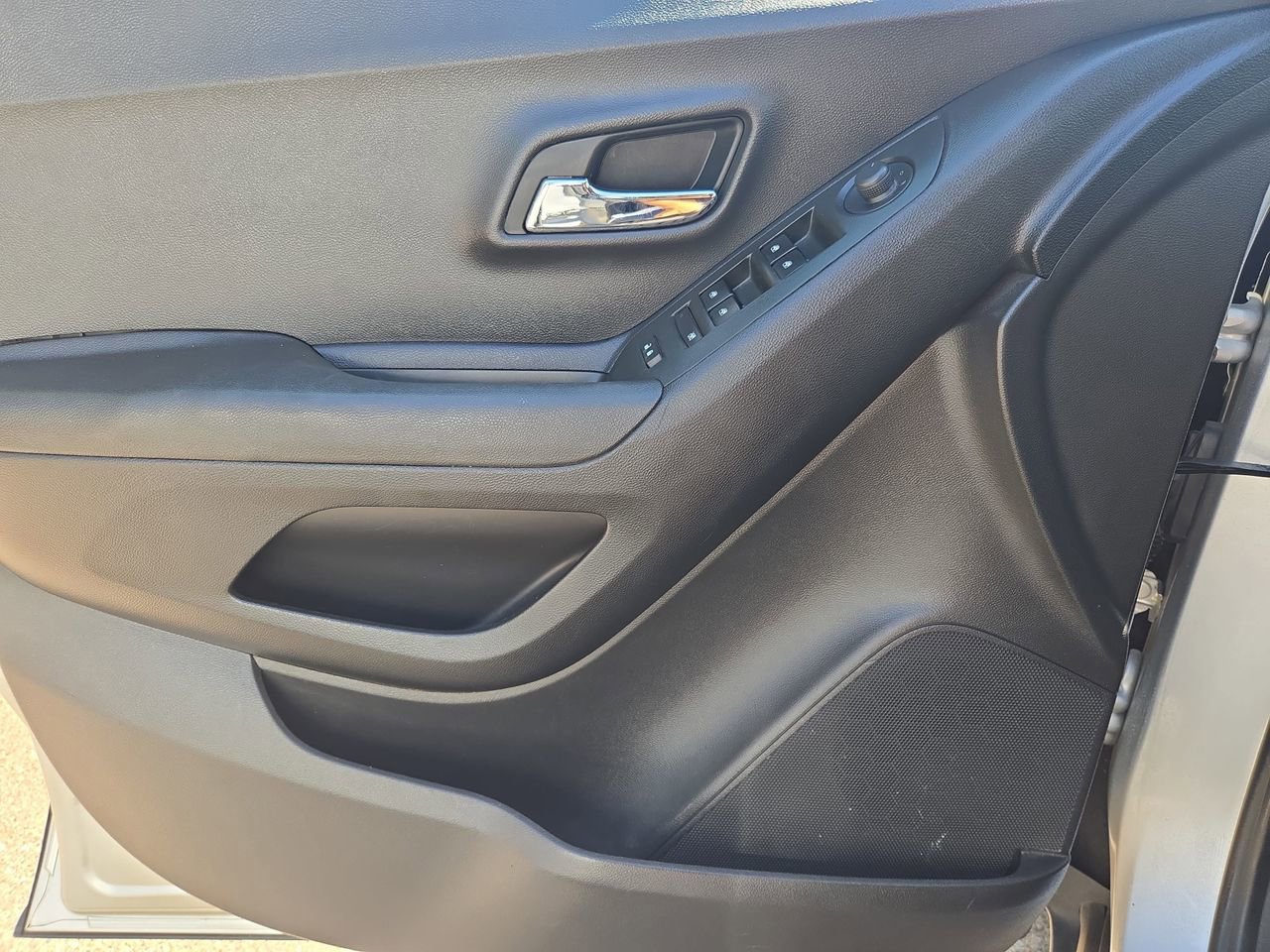 Used 2019 Chevrolet Trax LT FWD image 14