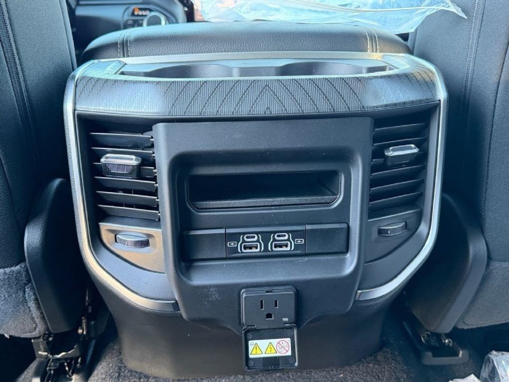 New 2026 RAM 1500 Big Horn AWD/4WD image 32