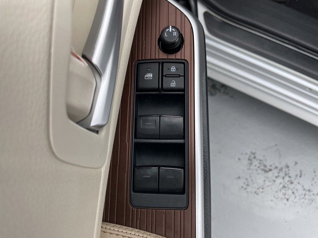 Used 2023 Toyota Sienna XLE image 20