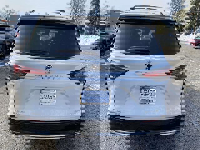 New 2026 Toyota Sienna Platinum image 4