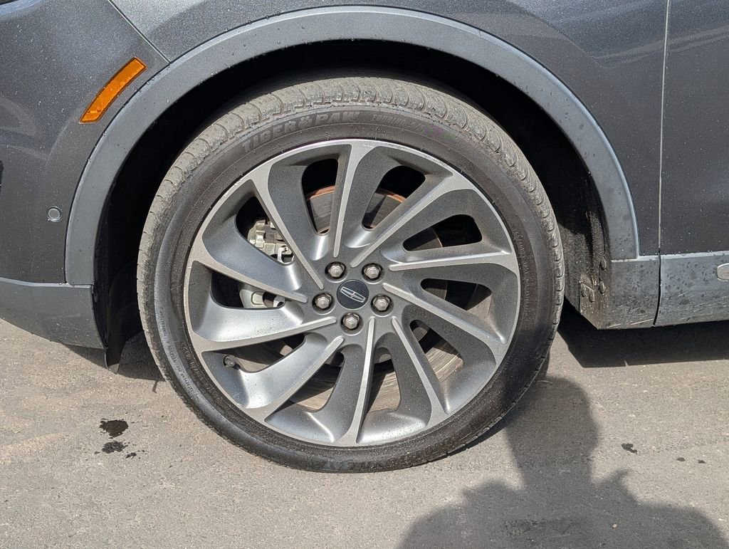 Used 2020 Lincoln Nautilus Reserve w/ Equipment Group 202A image 10