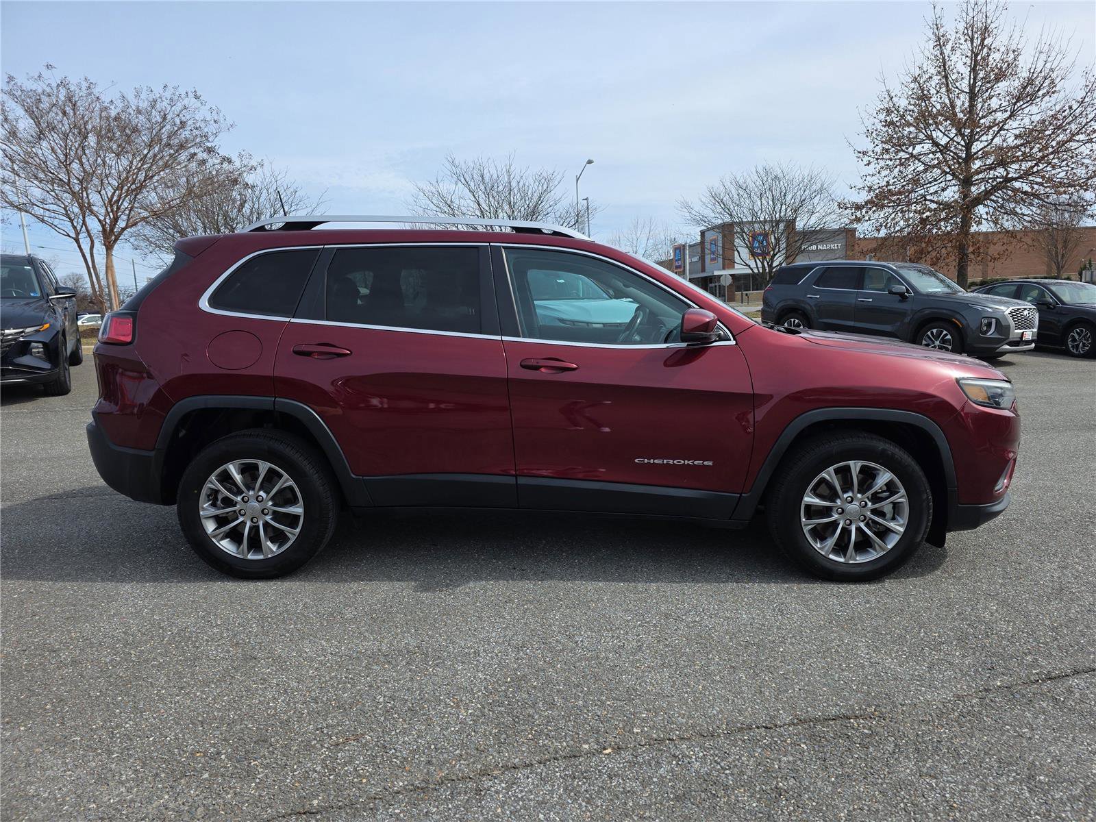 Used 2021 Jeep Cherokee Latitude Lux w/ Comfort/Convenience Group image 3