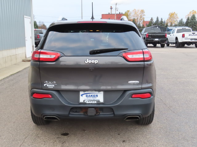 Used 2016 Jeep Cherokee Latitude w/ Comfort/Convenience Group AWD/4WD image 11