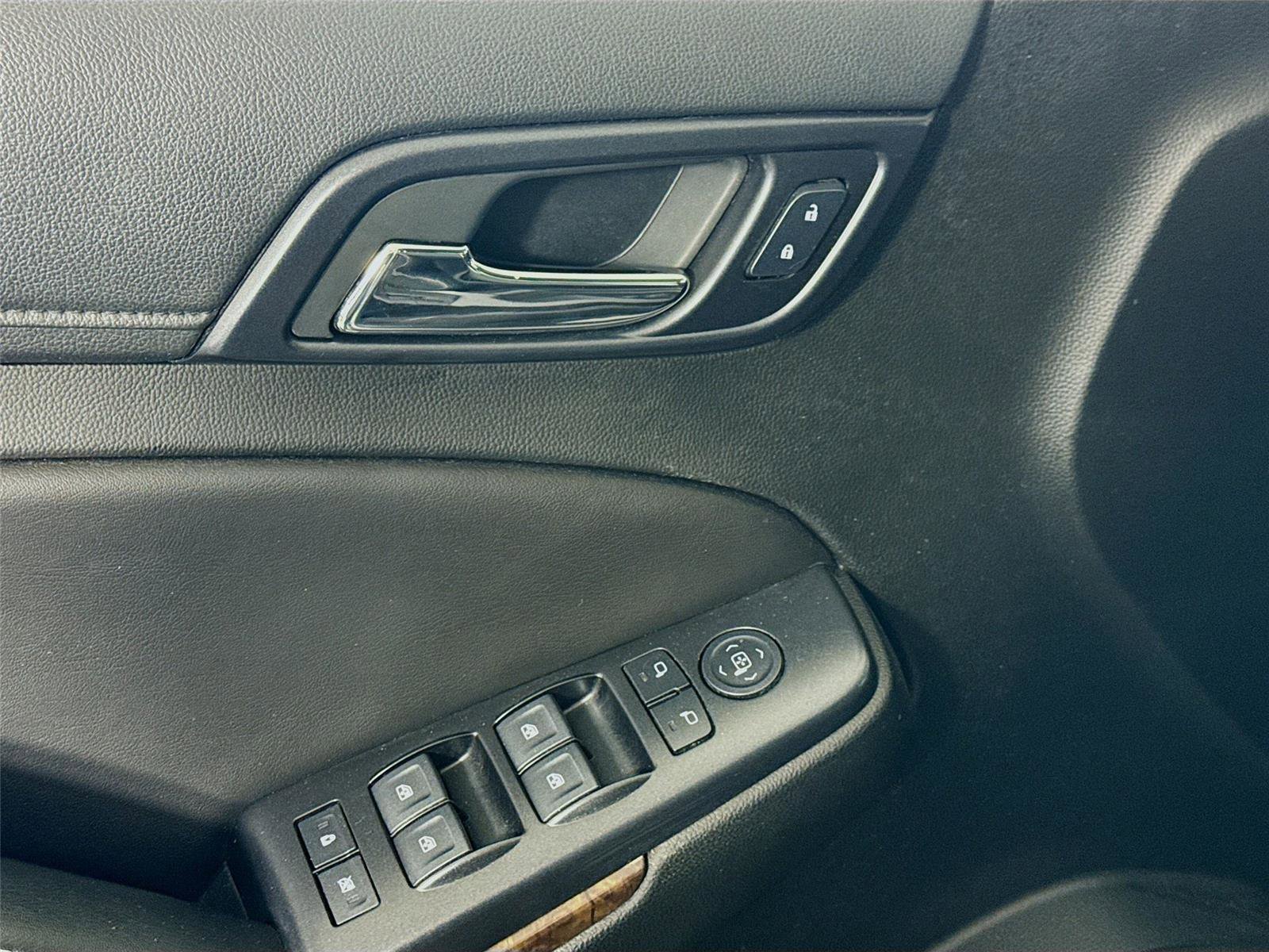 Used 2018 Chevrolet Suburban LT image 11