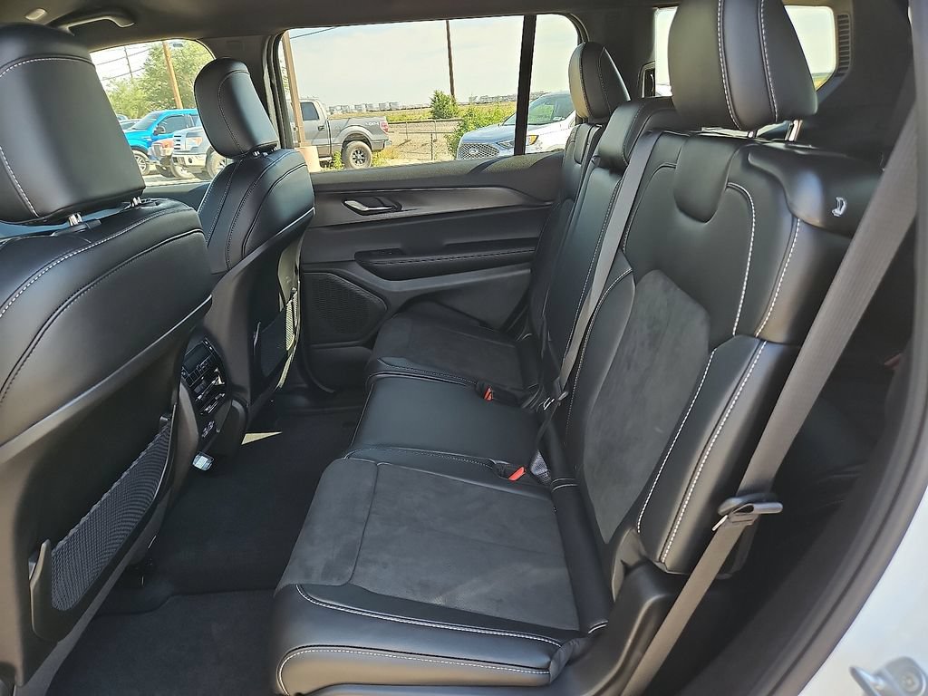 New 2025 Jeep Grand Cherokee L Laredo AWD/4WD image 11