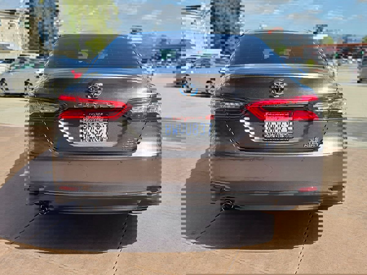 Used 2018 Toyota Camry XLE image 12