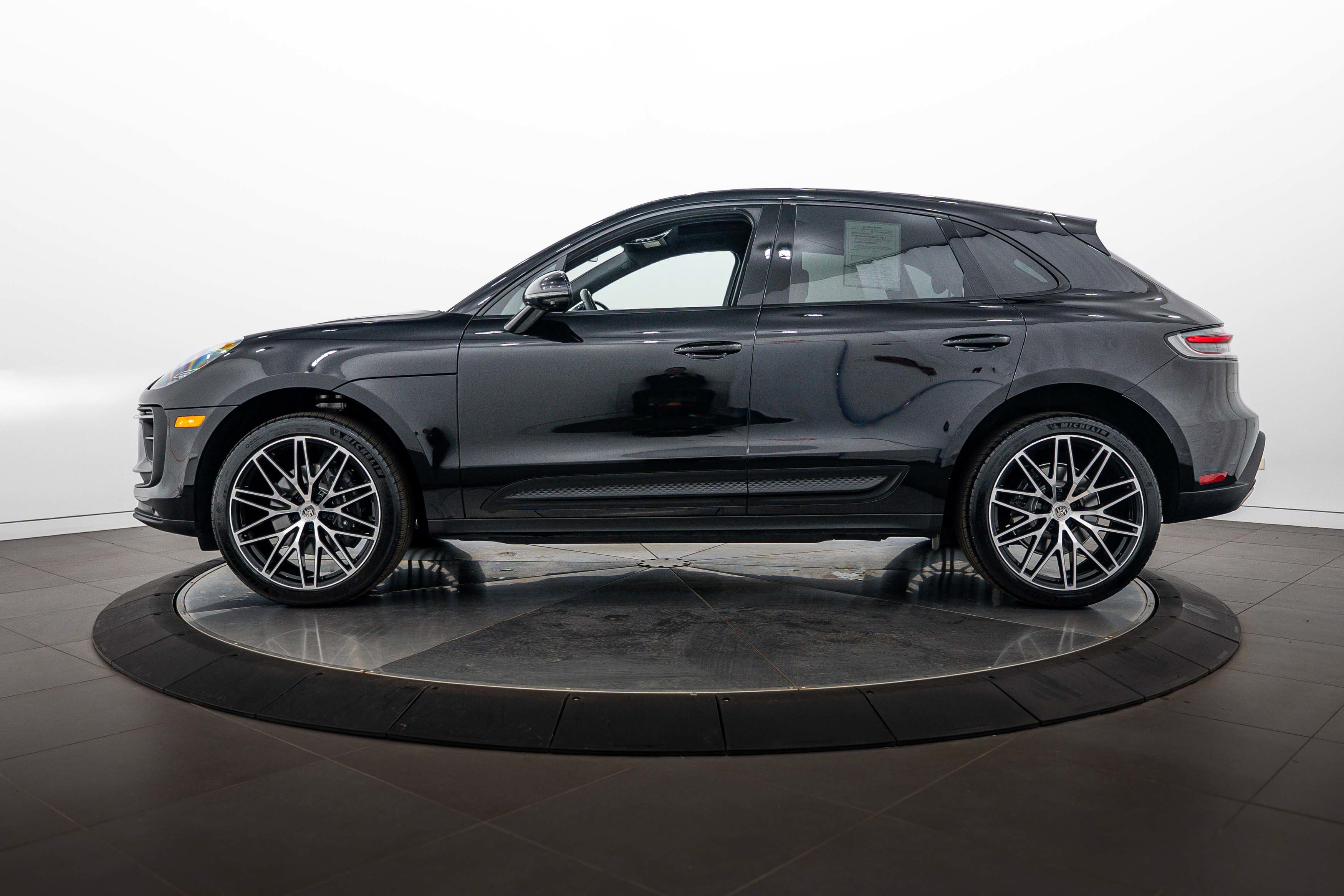 Certified 2026 Porsche Macan AWD/4WD image 2