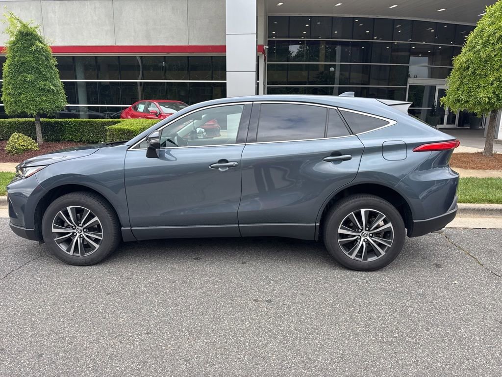 Used 2023 Toyota Venza LE AWD/4WD image 9