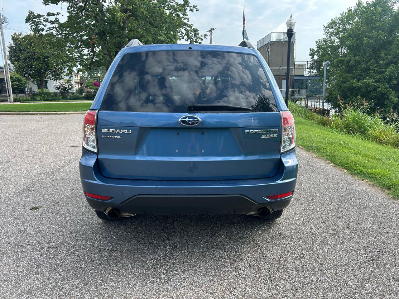 Used 2010 Subaru Forester 2.5X Limited AWD/4WD image 3