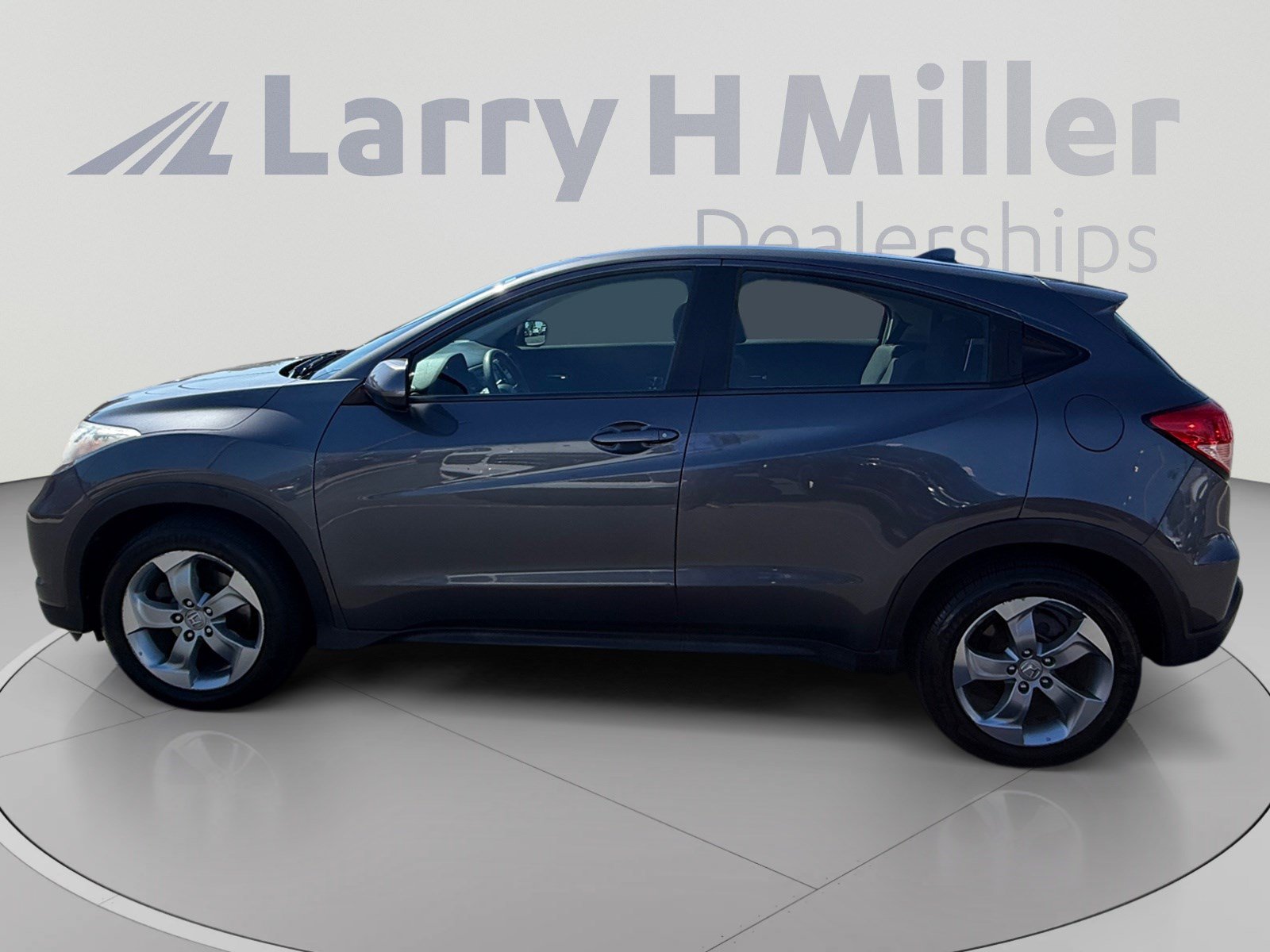 Used 2017 Honda HR-V LX image 2