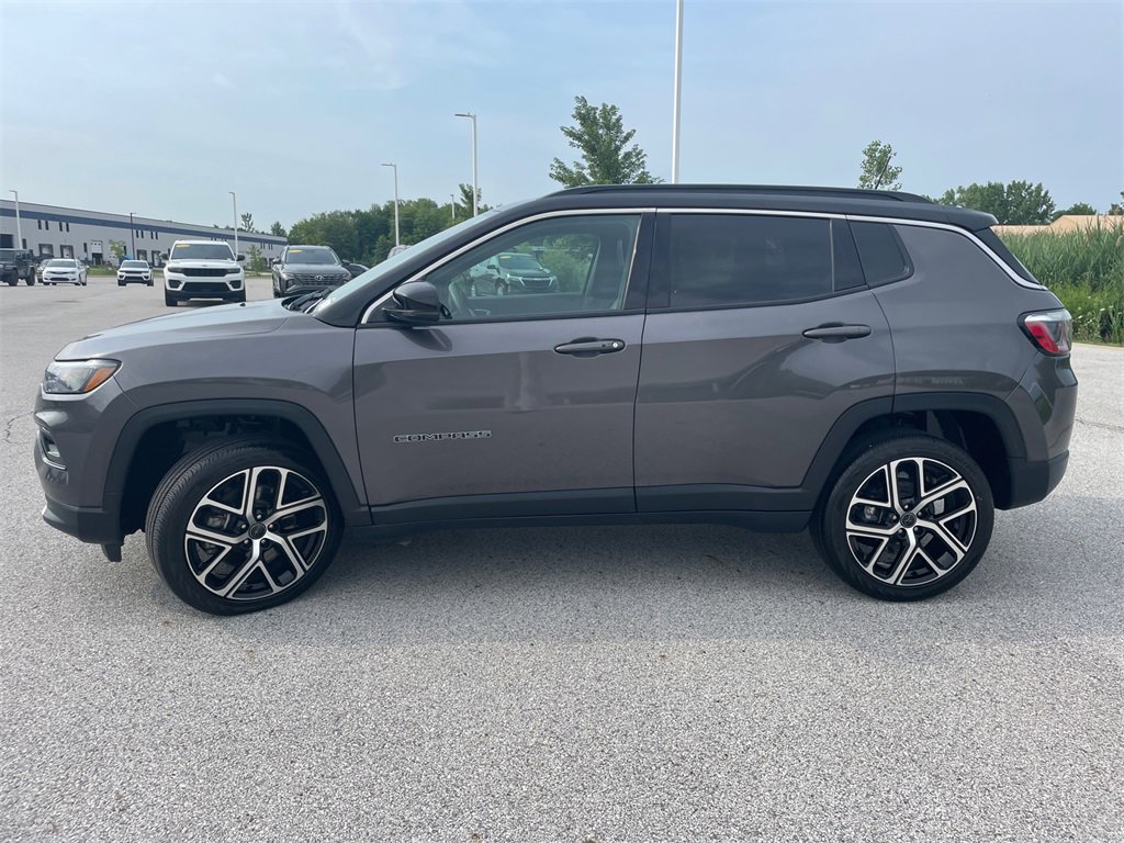 Used 2024 Jeep Compass Limited image 8