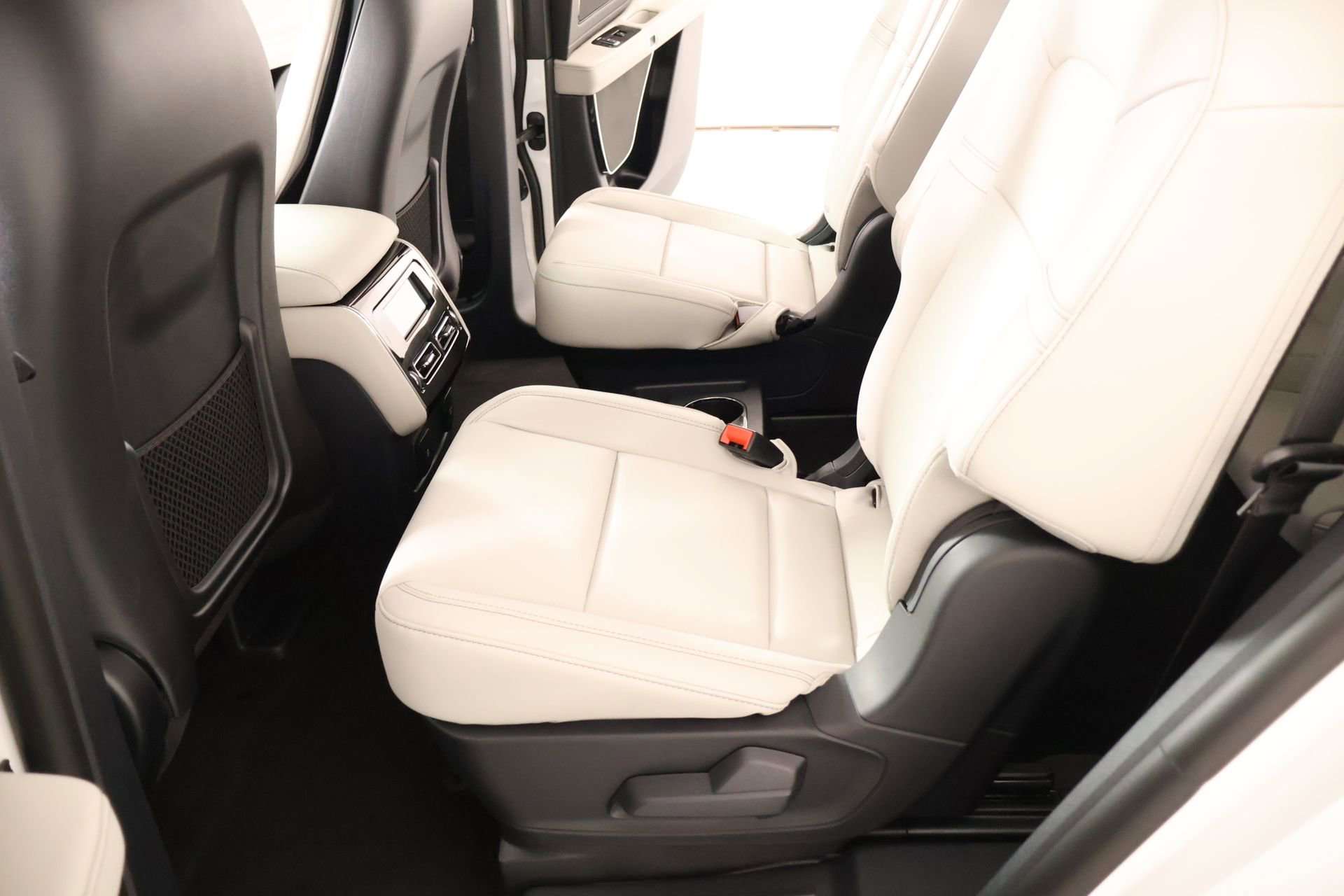 New 2026 Lincoln Aviator AWD image 12