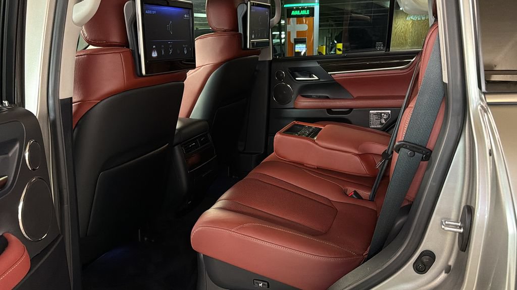 Used 2018 Lexus LX 570 4WD w/ Luxury Package image 18