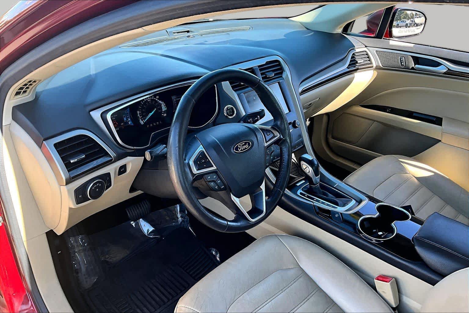 Used 2015 Ford Fusion SE w/ Equipment Group 502A FWD image 17