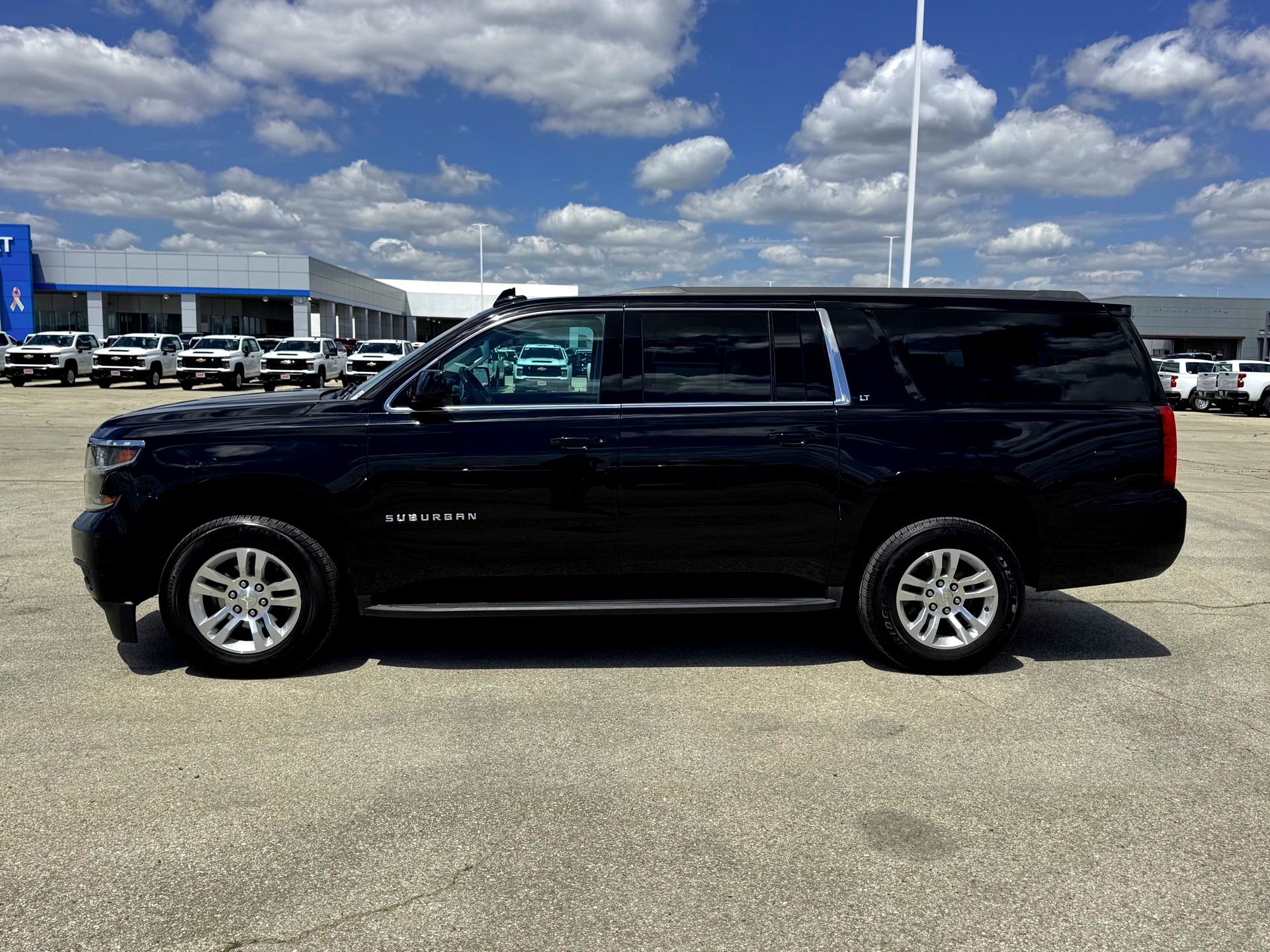 Used 2020 Chevrolet Suburban LT image 10