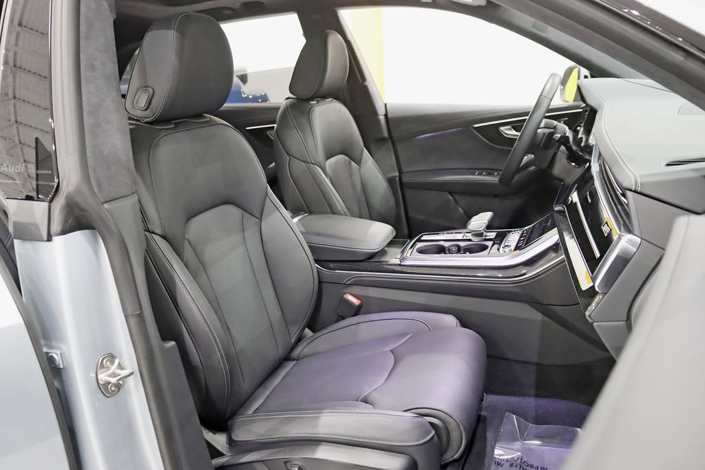 Used 2025 Audi Q8 Prestige AWD/4WD image 31
