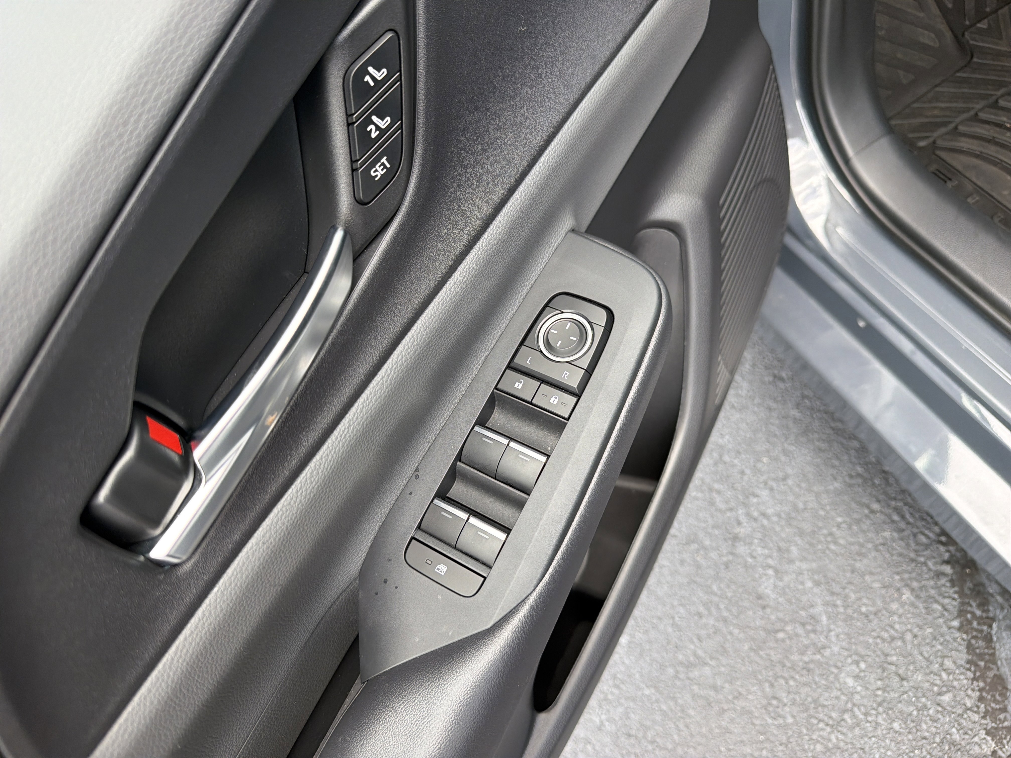 Certified 2025 Toyota Prius Limited FWD image 10