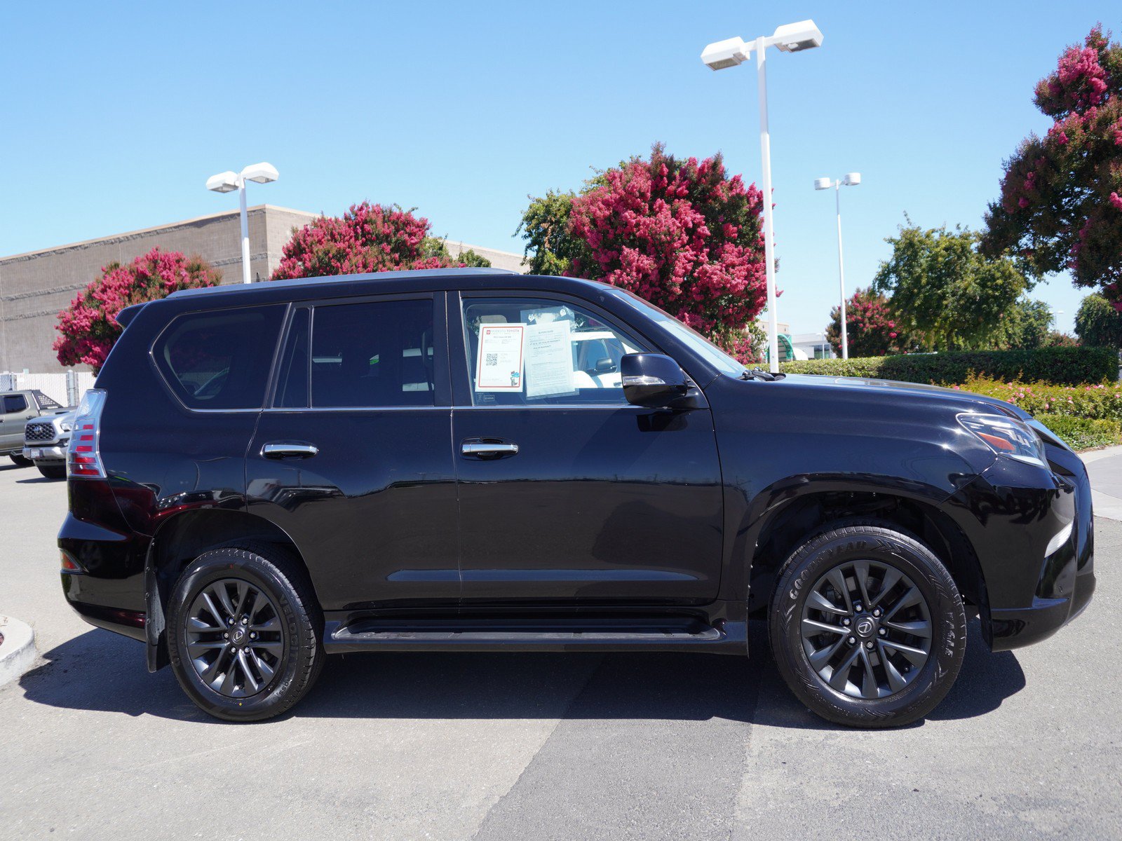 Used 2022 Lexus GX 460 Premium w/ Premium Package AWD/4WD image 4