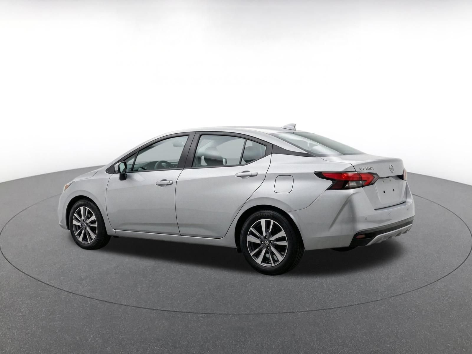 Used 2025 Nissan Versa SV FWD image 7