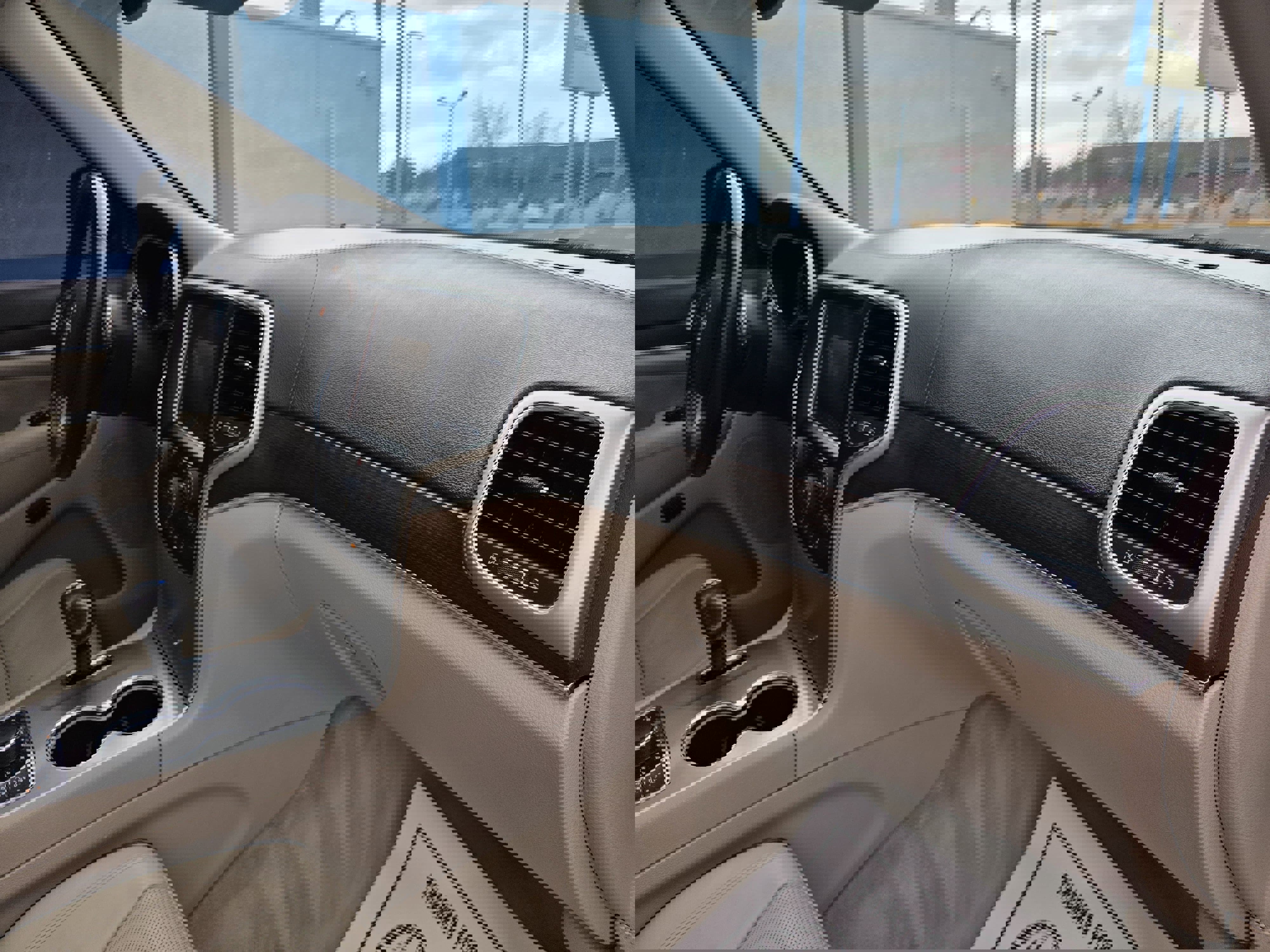 Used 2015 Jeep Grand Cherokee Overland w/ Advanced Technology Group image 17